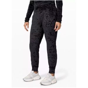 NWT Lululemon Ready to Crush Jogger
